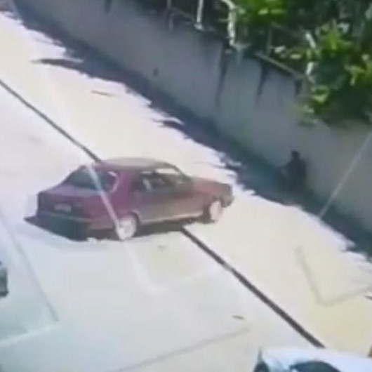 Kaldırımda gelen ölüm kameraya yansıdı