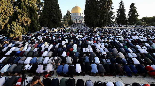فلسطینی ها نماز عید قربان را در مسجدالاقصی اقامه می کنند