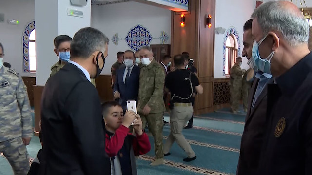 Milli Savunma Bakanı Hulusi Akar bayram namazını Şırnak'ta kıldı