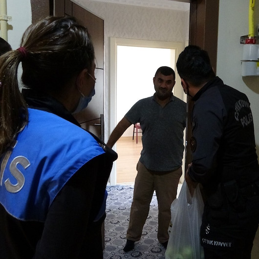 Polis kapı kapı dolaşıp vatandaşın ihtiyacına koşuyor