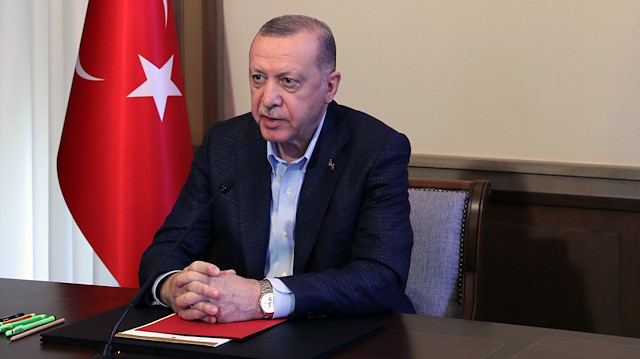 Cumhurbaşkanı Erdoğan, video konferans aracılığıyla düzenlenen ve 81 ilin AK Parti teşkilatıyla bayramlaşma programında konuştu.