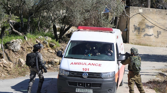 الضفة.. الاحتلال يستهدف بالرصاص 9 فلسطينيين وسيارة إسعاف 