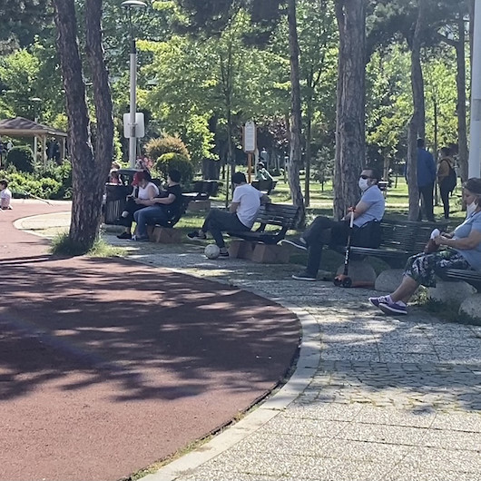 Son gün kendilerini parka attılar: Polis baskın yaptı