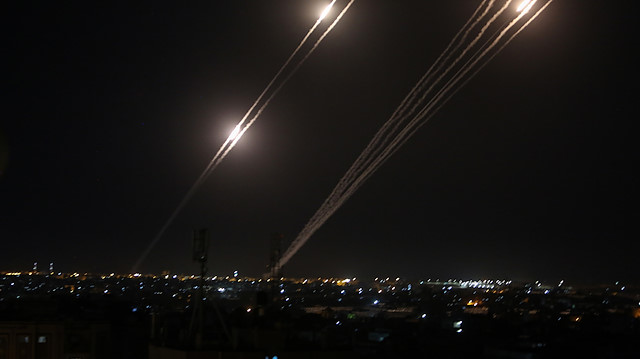 Hamas Tel Aviv’e ard arda 130 roket atmıştı.