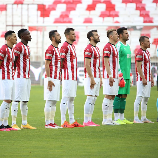 Rıza Çalımbay ve 11 futbolcunun sözleşmesi bitiyor