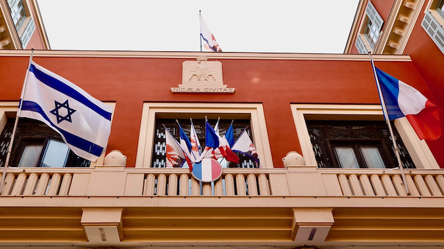 Fransız Belediye Başkanı'ndan İsrail'e bayraklı destek: Kendi partisinin koyduğu yasayı çiğnedi