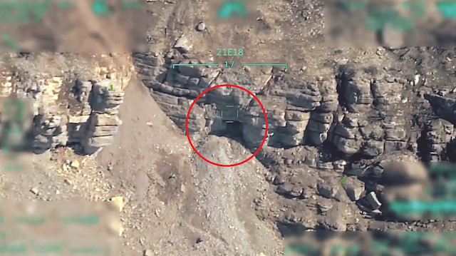 Bölgede sivillerin bulunmadığından emin olunmasıyla mağara 8 Mayıs’ta F-16 ile vuruldu. 