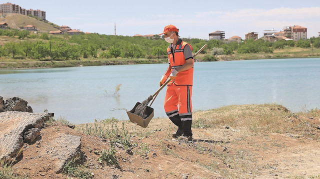 Gelincik ve Orduzu Pınarbaşı göletlerinde de temizlik çalışmalarının startını veren ekiplerin bu çalışmaları, ilçedeki vatandaşlardan da büyük takdir topluyor.