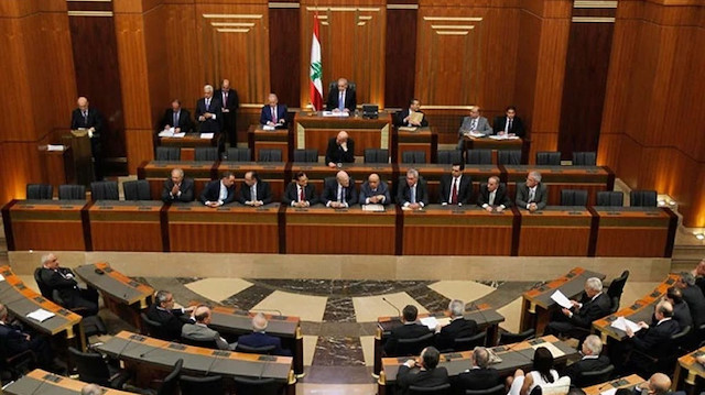 البرلمان اللبناني يوصي بمضي الحريري لتشكيل الحكومة