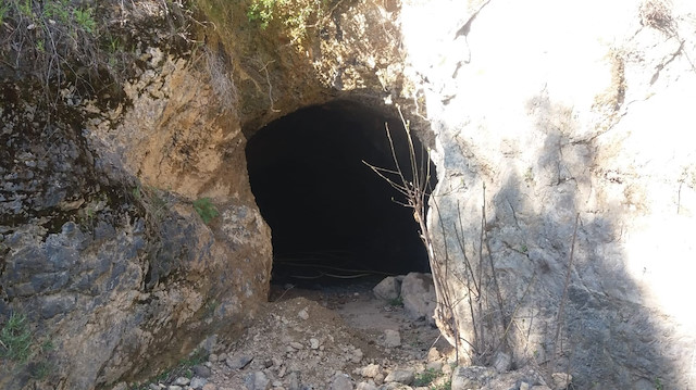 Gizemli mağaranın girişi. 