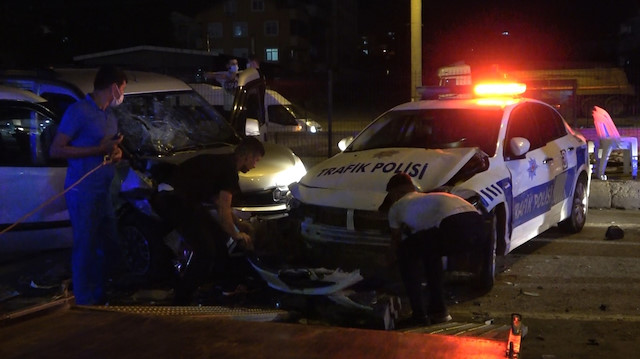 Kocaeli'de alkollü sürücü denetim noktasına daldı: Biri polis üç kişi yaralandı
