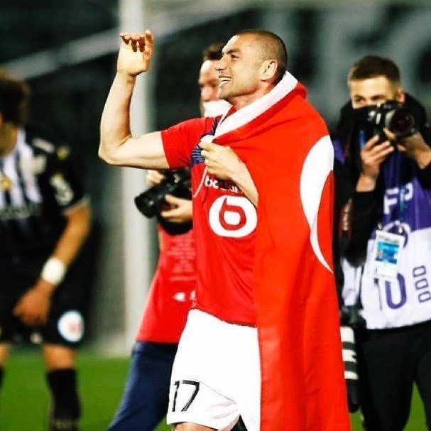 Burak Yılmaz Türk bayrağıyla şampiyonluk turu attı.