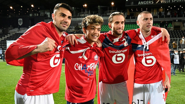 Lille'in Türk futbolcusu Mustafa Kapı da kutlamalara katıldı.