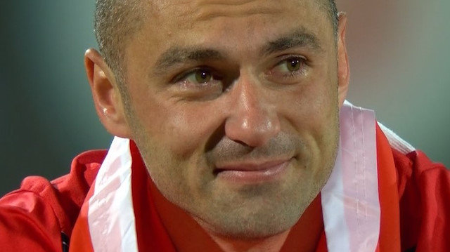 Burak Yılmaz, elde ettikleri şampiyonluğun ardından gözyaşlarına hakim olamadı.