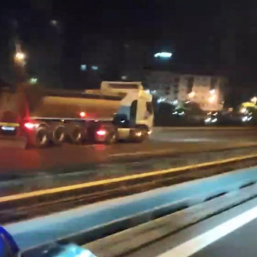 Arnavutköyde hafriyat kamyonu ters yönde tam gaz ilerledi