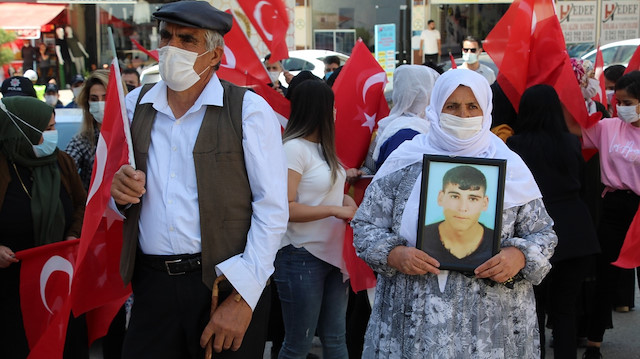 Ailelerini HDP'den geri isteyen Şırnaklı aileler
