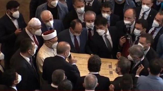 Taksim'e yapılan cami, Cumhurbaşkanı Erdoğan'ın katılımıyla kılınan cuma namazıyla ibadete açıldı.  