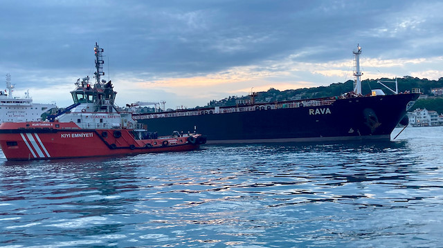İstanbul Boğazı'nda sürüklenen ham petrol yüklü tanker