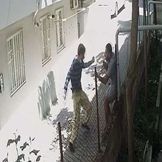 Avcılar’da bıçaklı kavgayı mandal sepetiyle ayırmaya çalıştı