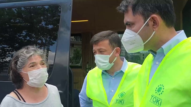 İzmirli depremzede: Önceden CHP'liydim ama siz sözünüzün arkasında duruyorsunuz, yaptığınız işi bitiriyorsunuz