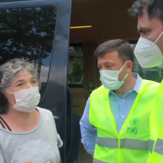 İzmirli depremzede: Önceden CHPliydim ama siz sözünüzün arkasında duruyorsunuz, yaptığınız işi bitiriyorsunuz