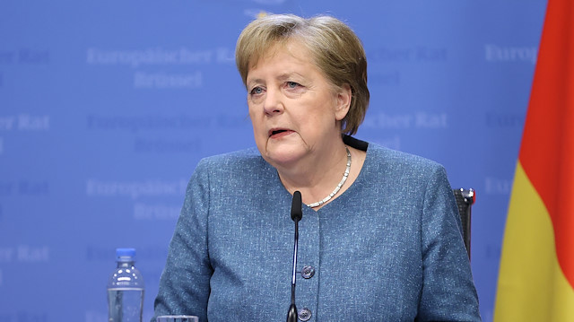 Almanya Başbakan Angela Merkel'e hakaret eden kişiye hapis cezası verildi. 