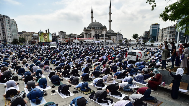 Taksim Camii dün ibadete açıldı.