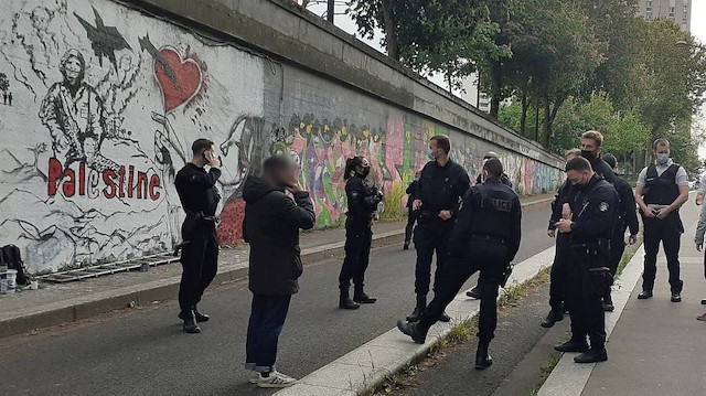 Fransa'da Filistin'i destekleyen duvar resmi yapan sanatçılar tutuklandı