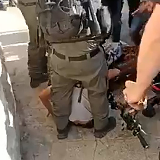 İsrail polisi bisikletine Filistin bayrağı takan çocuğu gözaltına aldı