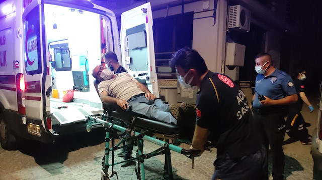 Tansiyon hastası olduğu öğrenilen kişi sağlık ekiplerince ambulansla Denizli Devlet Hastanesine kaldırıldı. 