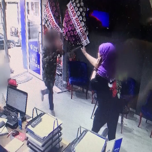 Bıçaklı saldırıya uğrayan kadının kullandığı biber gazı hayatını kurtardı