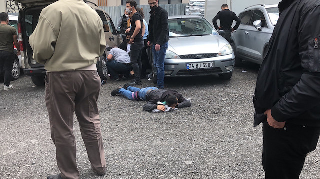 Çatışmada iki kişi vurularak yaralandı.