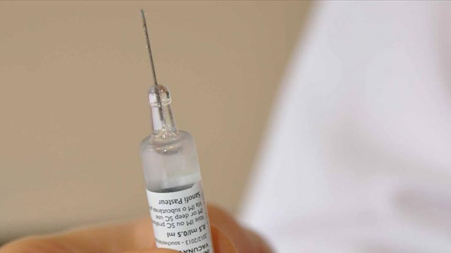 Bir ülke daha iki doz farklı aşı vurulmasına onay verdi