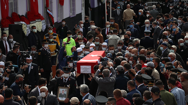 Jandarma Teğmen Baki Koçak için Yozgat’ın Sarıkaya ilçesi, Necip Fazıl Kısakürek Ortaokulu bahçesinde tören düzenlendi.