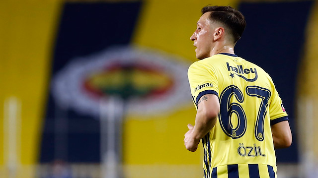 Mesut Özil, devre arasında Arsenal'den Fenerbahçe'ye transfer olmuştu.