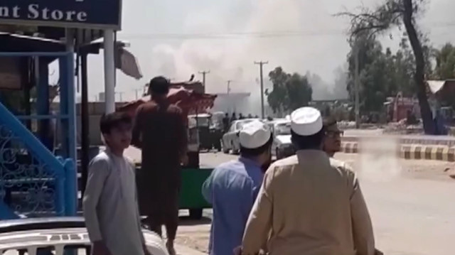 Afganistan'da emniyet aracına bombalı saldırı: 2 sivil hayatını kaybetti