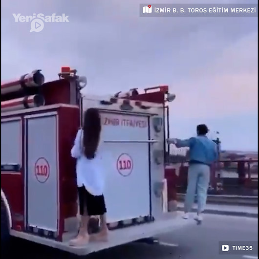 İzmir Büyükşehir Belediyesi yetkilileri alkol alıp itfaiye araçlarını kullanarak eğlendi