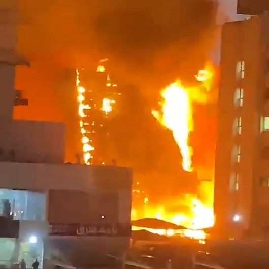Kuveytte alevlere teslim olan bina paniğe neden oldu