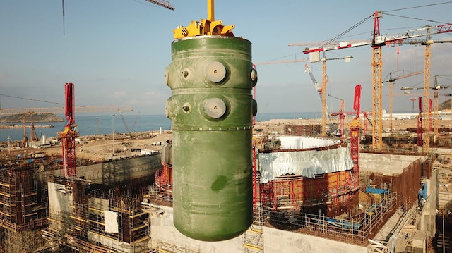 Bakan Dönmez, Akkuyu Nükleer Güç Santrali’nde birinci ünitenin reaktör kabının montajının tamamlandığını duyurdu.

