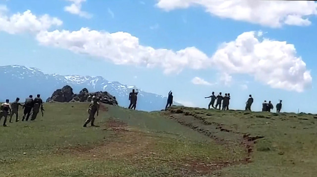 İki grubu jandarma zor ayırdı. 