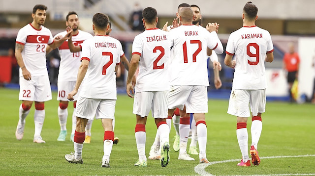 Hakan Çalhanoğlu ve Çağlar Söyüncü açılış maçında karşılaşacakları İtalya’dan çekinmediklerini söyledi.