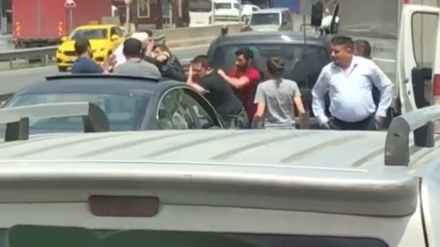 Başakşehir'de trafikte yol verme kavgası