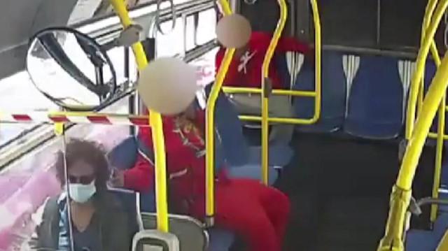 San Francisco'da otobüsteki gencin kadın yolcunun saçlarını yaktığı anlar kamerada