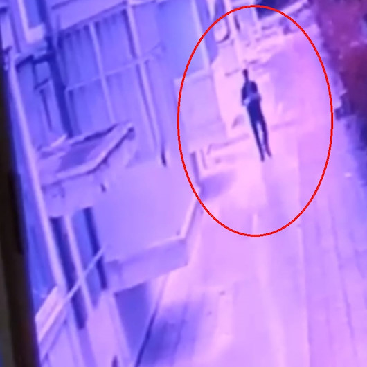 Kırık koluyla hırsızlık yapan şüpheli kamerada