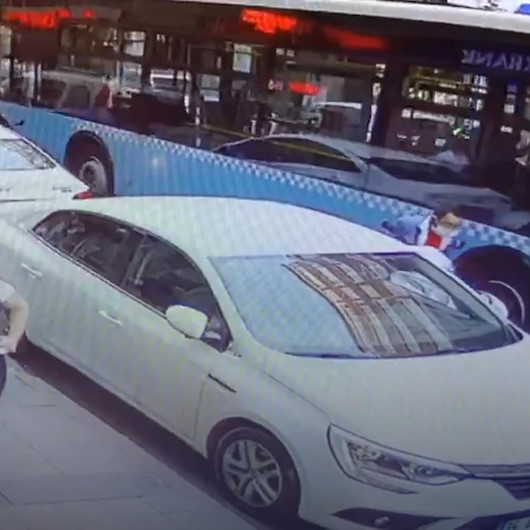 Şişlide güpegündüz yaşanan motosiklet hırsızlığı kamerada