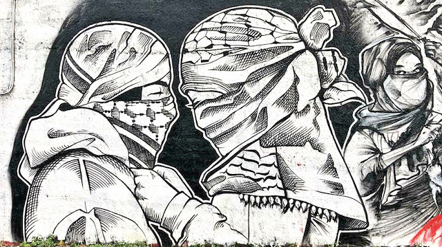 Grafiti ve fotoğraf sanatçısı Bilal Halit, İsrail’in Gazze Şeridine düzenlediği saldırıda attığı ve patlamayan bir füzenin üzerine çizim yaptı.