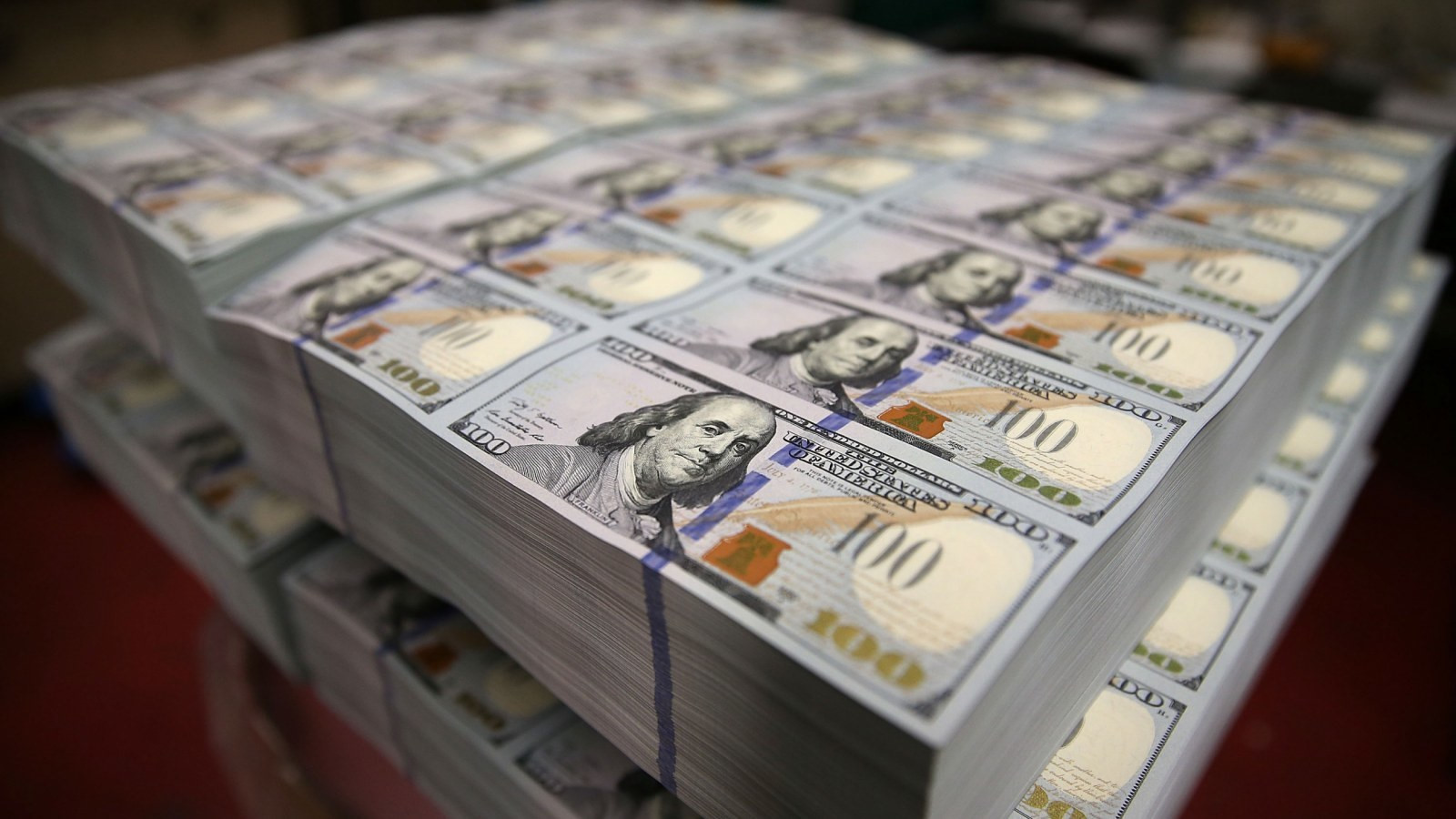 Ulusal Refah Fonu’nda doların payının ise avro, yuan ve altın cinsinden varlıklara dağıtılması planlanıyor.