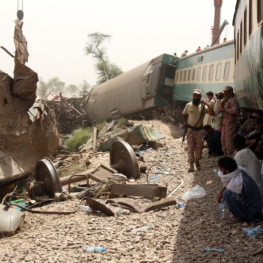 Pakistan’daki tren kazasında bilanço yükseliyor: Ölü sayısı 36