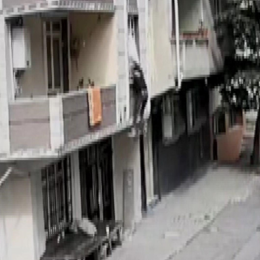 Avcılar’da bastığı kiriş kırılan hırsız 2 metreden aşağı böyle düştü