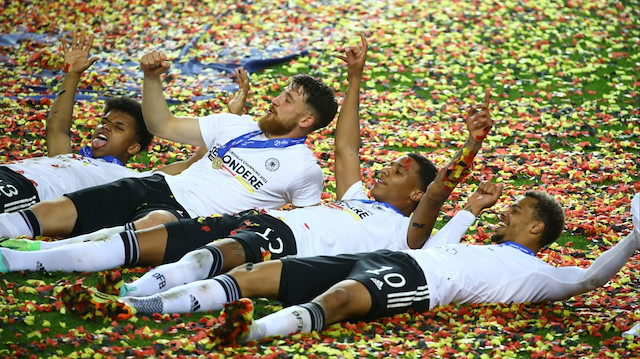 Almanya forması giyen futbolcular zaferin ardından büyük sevinç yaşadı.